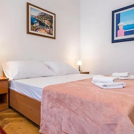 Apt With Patio In The Very Center Of Split Appartement *