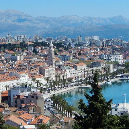 Apt With Patio In The Very Center Of Split Appartement Split