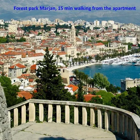 Apt With Patio In The Very Center Of Split Appartement