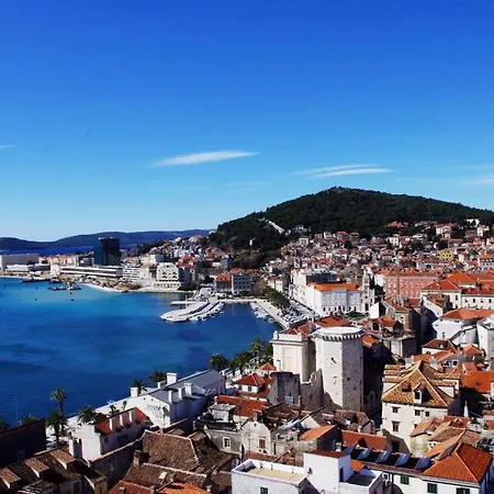 Apt With Patio In The Very Center Of Split *