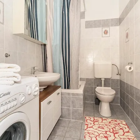 Apt With Patio In The Very Center Of Split Appartement Split
