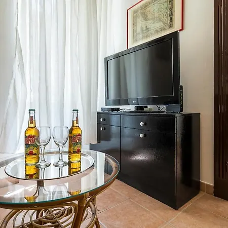 Apt With Patio In The Very Center Of Split Appartement *