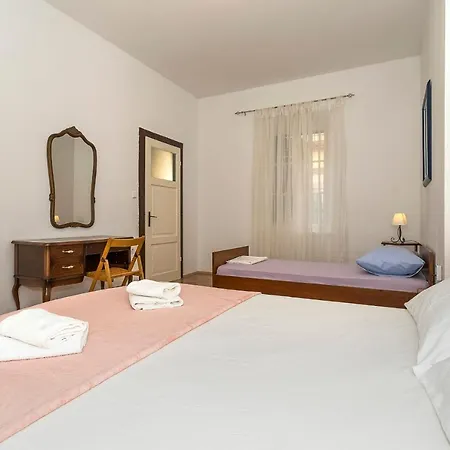 Apt With Patio In The Very Center Of Split Appartement Split