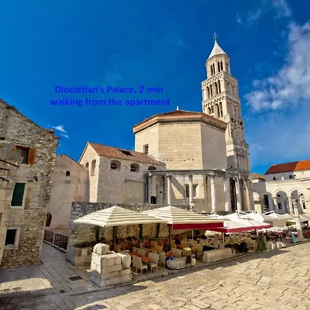 Apt With Patio In The Very Center Of Split Appartement *