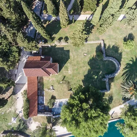 Apt With Patio In The Very Center Of Split Appartement *