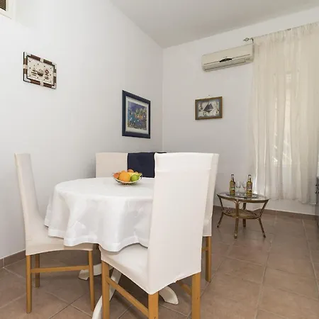 Apt With Patio In The Very Center Of Split Appartement *